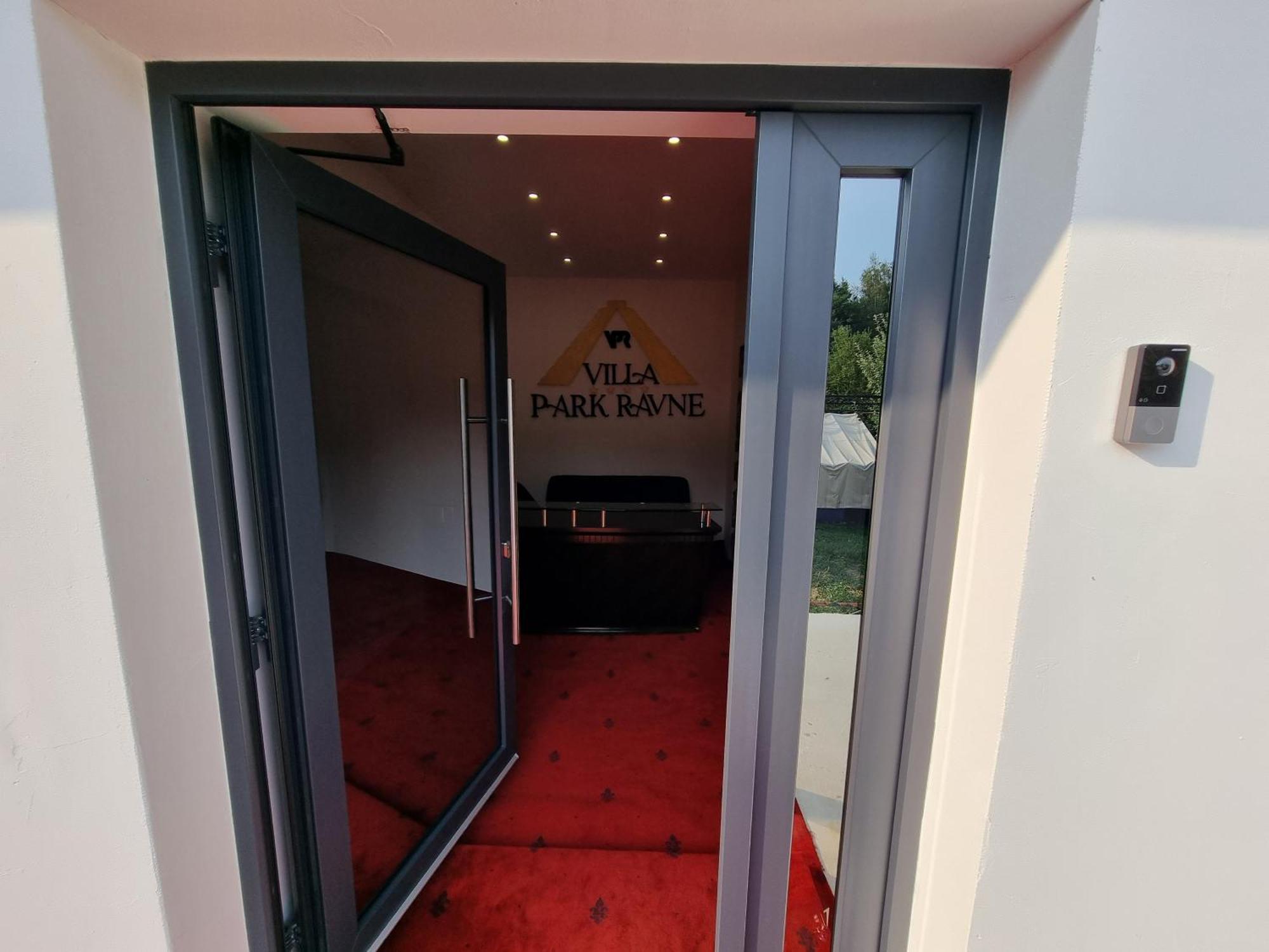 Villa Park Ravne Високо Экстерьер фото